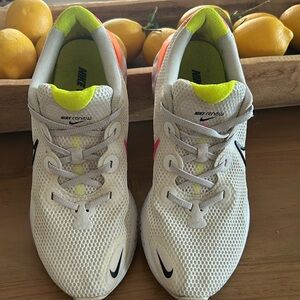 Women’s Nike Renew